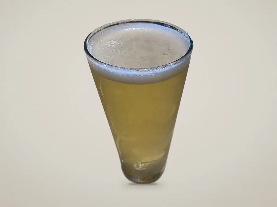 Verre de panaché, bière et limonade au citron