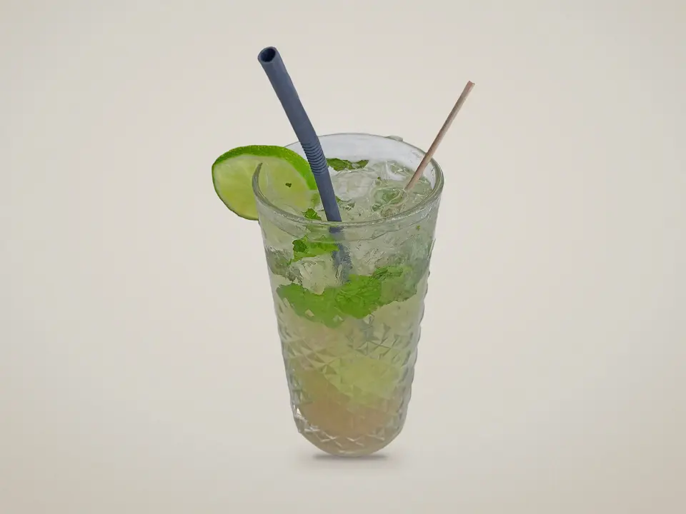 Mojito à la menthe, citron vert et glace pilée